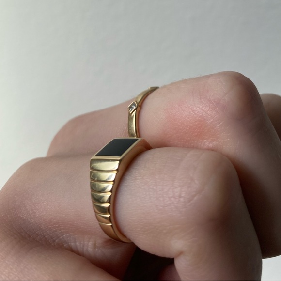 Mejuri Black Onyx 14K Solid Gold Ring Sz. 7 - Picture 7 of 16